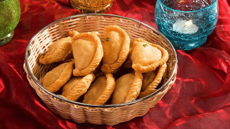 Traditional Indian sweet gujiya recipe