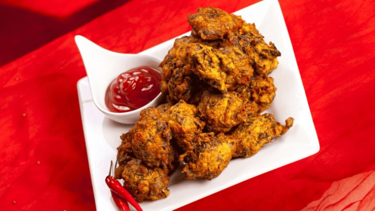Monsoon Special Easy-to-Make Onion Bhajiya Recipe