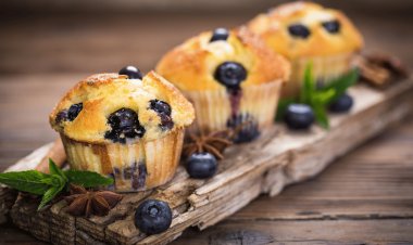 Healthy and delicious blueberry muffins recipe made with whole-wheat flour