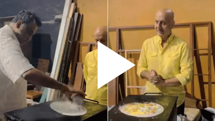 Anurag Basu cooks up a dosa for Anupam Kher, watch the video