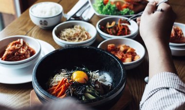 Flavors of Korean cuisine: from spicy rice cakes to savory kimchi and more!