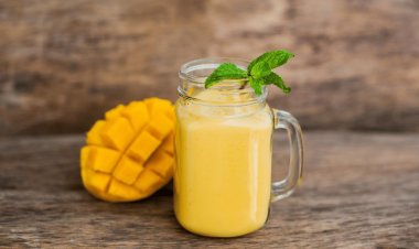 Rich and Creamy Homemade Mango Shake Recipe