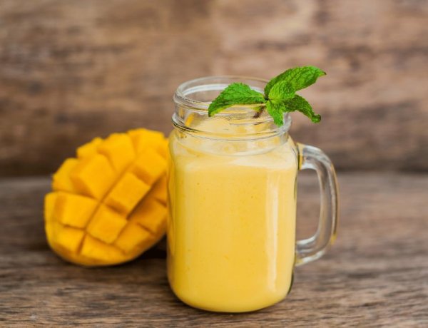 Rich and Creamy Homemade Mango Shake Recipe