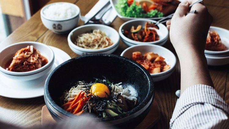 Flavors of Korean cuisine: from spicy rice cakes to savory kimchi and more!