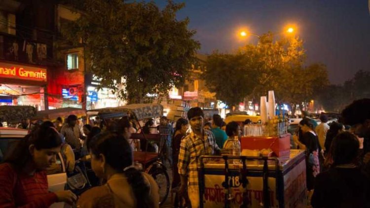 Exciting Update for Food and Drink Enthusiasts in Delhi as Late-Night Street Activity Increases.