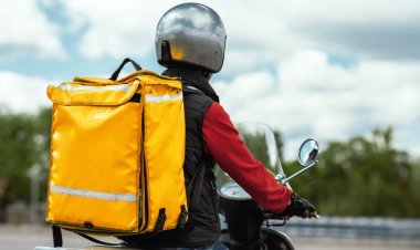 Delivery agent caught stealing customer's food and proudly boasting about it