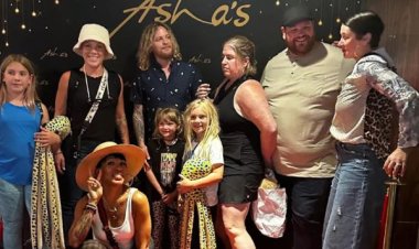 Pink, the American singer, had naan and chicken curry at a popular Indian restaurant Asha's in the UK