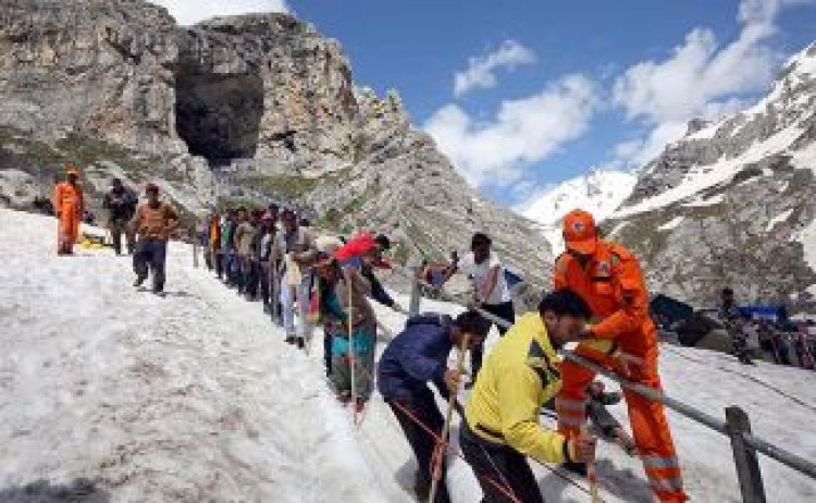 Food items such as Halwa-Poori, Dosas, Chhola Bhaturas, and Chowmein are banned during the Amarnath Yatra. Here is a list of permissible food items.