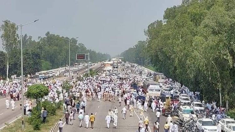 Highway Blockade: Protesting Farmers from Kurukshetra, Haryana, Disrupt Traffic to Delhi