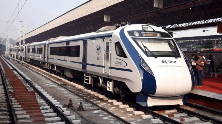 Passenger finds human nail in food on Mumbai-Goa train, video goes viral; Caterer fined Rs. 25,000 for Vande Bharat Express incident